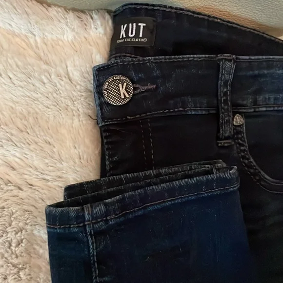 Kut from the Kloth Blue Denim Jeans.  Size 6. - Picture 7 of 8